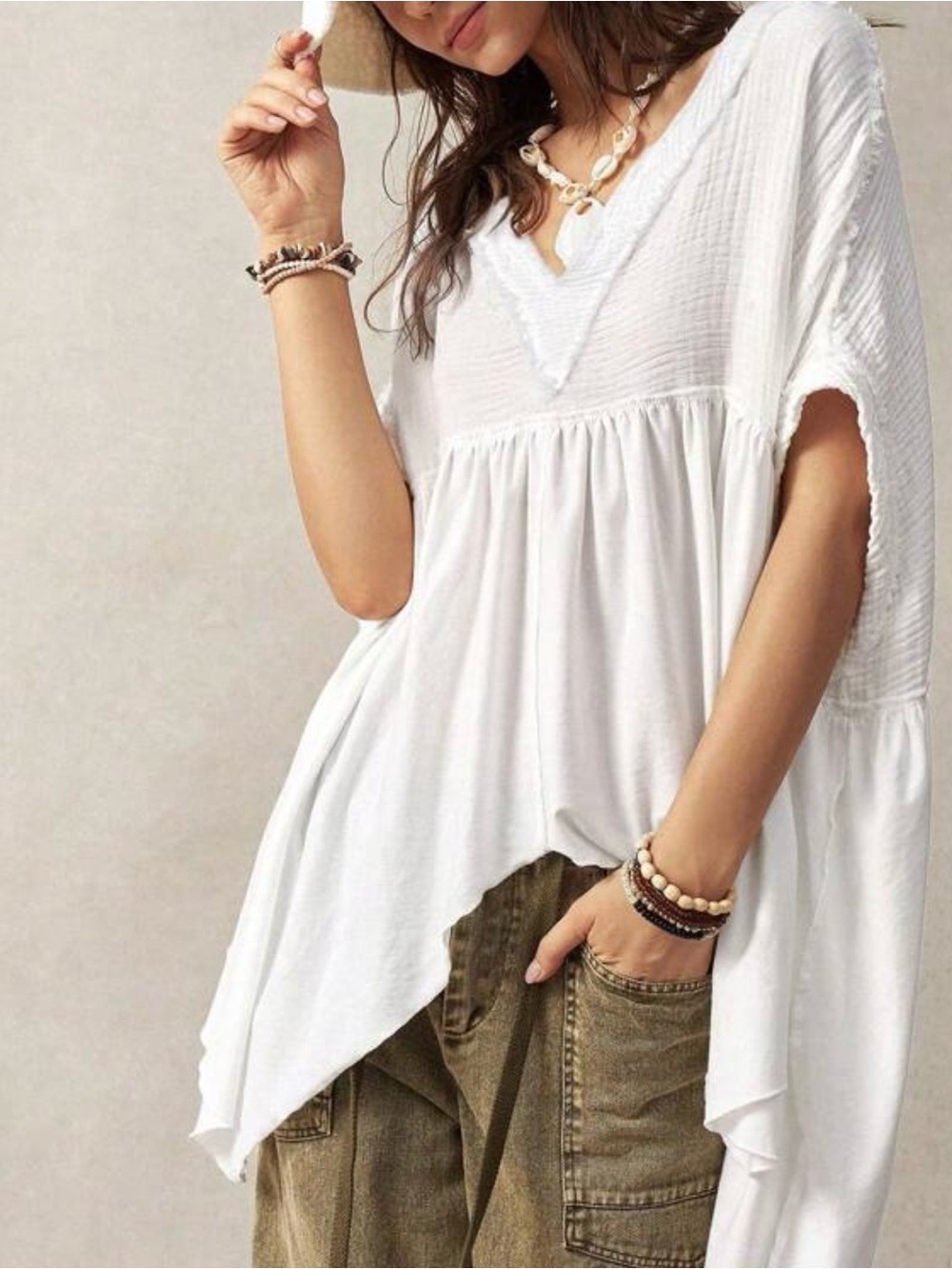 Women’s Boho White V-Neck Flowing Top 
Plus Size 3-4X. NWT